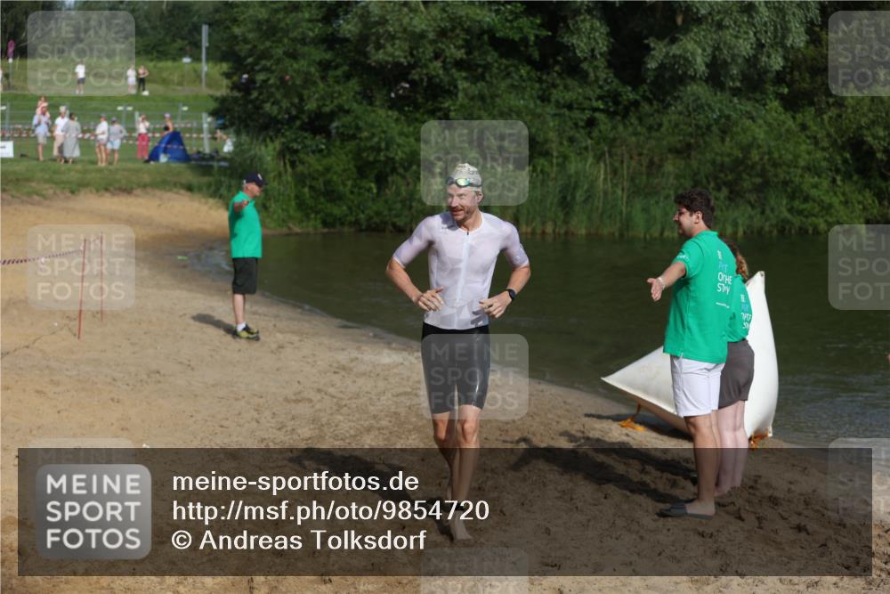 21.06.2026 - 29. Vierlanden-Triathlon Andreas Tolksdorf http://msf.ph/oto/9854720 21.06.2026 08:49:33 Schwimmen 153, 187 meine-sportfotos.de