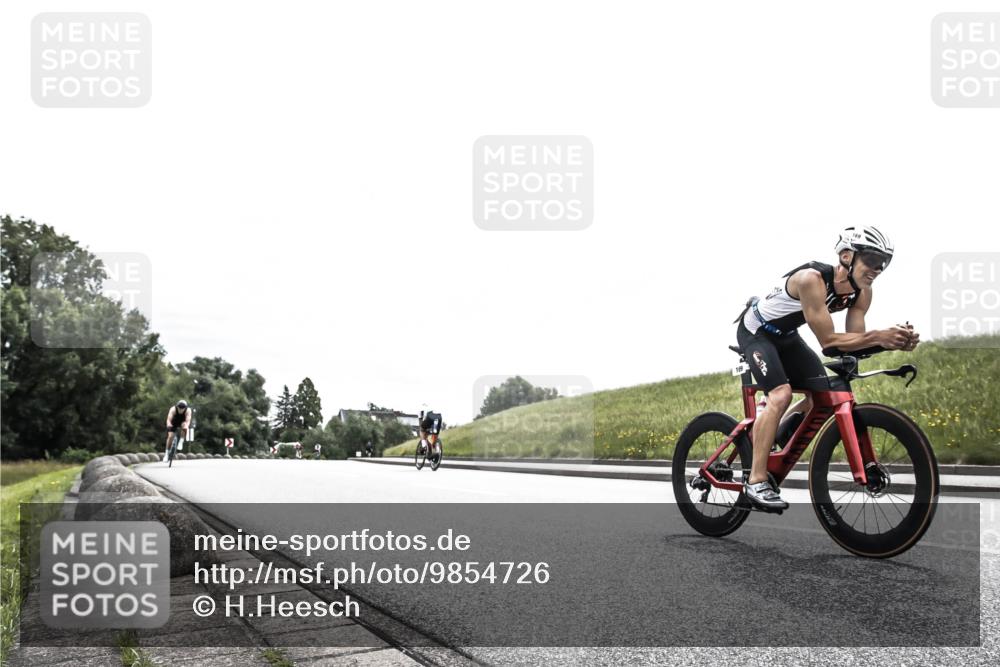 21.06.2026 - 29. Vierlanden-Triathlon H.Heesch http://msf.ph/oto/9854726 21.06.2026 10:32:24 Radfahren 13, 84, 165, 169, 199, 595 meine-sportfotos.de