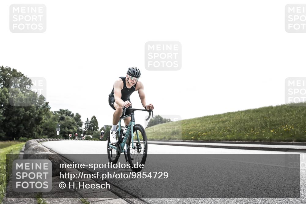 21.06.2026 - 29. Vierlanden-Triathlon H.Heesch http://msf.ph/oto/9854729 21.06.2026 10:32:26 Radfahren 13, 54, 165, 169, 595 meine-sportfotos.de