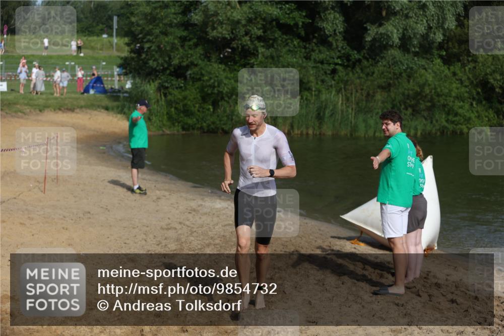 21.06.2026 - 29. Vierlanden-Triathlon Andreas Tolksdorf http://msf.ph/oto/9854732 21.06.2026 08:49:33 Schwimmen 153, 187 meine-sportfotos.de