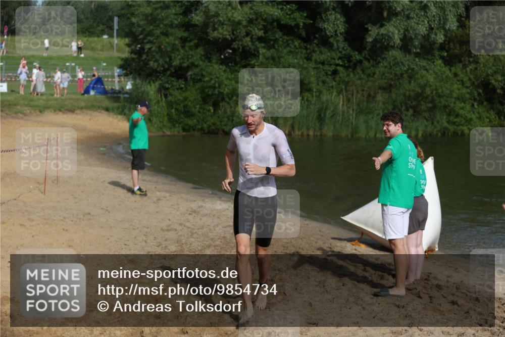 21.06.2026 - 29. Vierlanden-Triathlon Andreas Tolksdorf http://msf.ph/oto/9854734 21.06.2026 08:49:33 Schwimmen 153, 187 meine-sportfotos.de