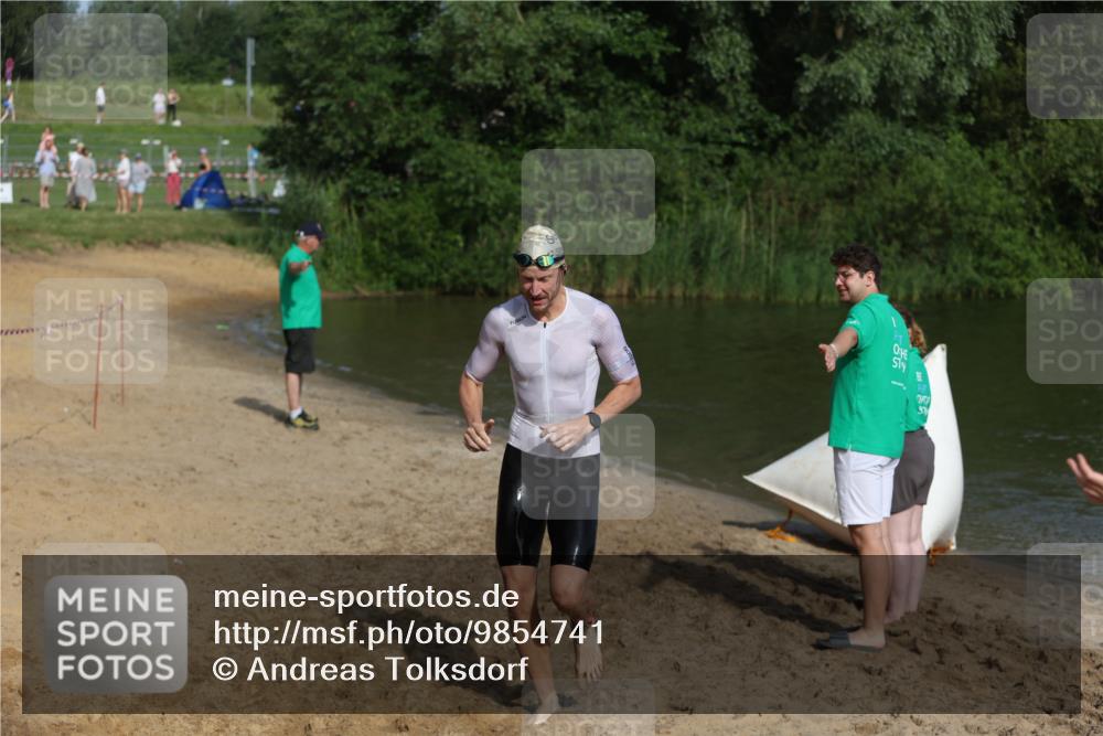 21.06.2026 - 29. Vierlanden-Triathlon Andreas Tolksdorf http://msf.ph/oto/9854741 21.06.2026 08:49:33 Schwimmen 153, 187 meine-sportfotos.de