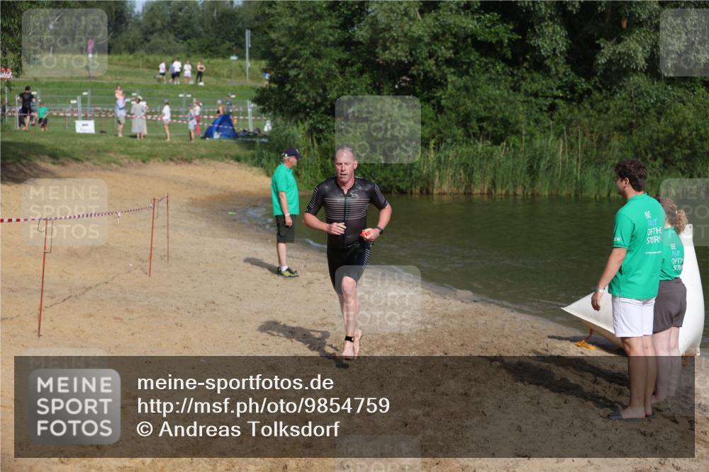 21.06.2026 - 29. Vierlanden-Triathlon Andreas Tolksdorf http://msf.ph/oto/9854759 21.06.2026 08:49:43 Schwimmen 153 meine-sportfotos.de