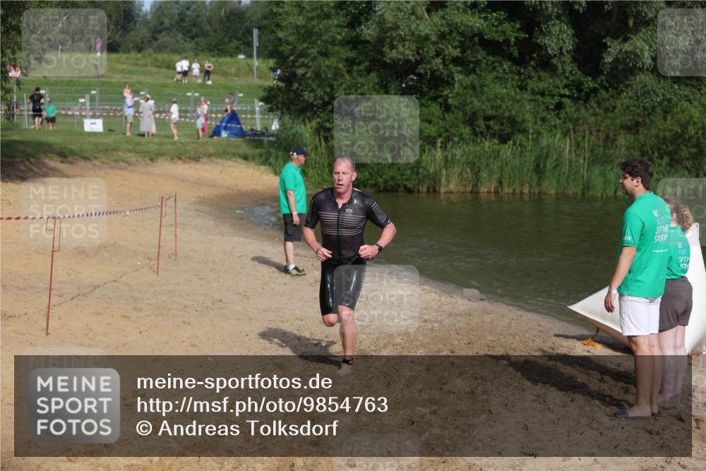 21.06.2026 - 29. Vierlanden-Triathlon Andreas Tolksdorf http://msf.ph/oto/9854763 21.06.2026 08:49:43 Schwimmen 153 meine-sportfotos.de