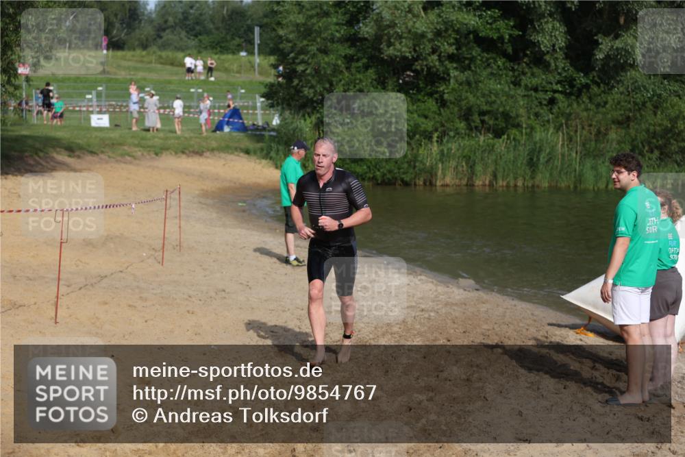 21.06.2026 - 29. Vierlanden-Triathlon Andreas Tolksdorf http://msf.ph/oto/9854767 21.06.2026 08:49:43 Schwimmen 153 meine-sportfotos.de