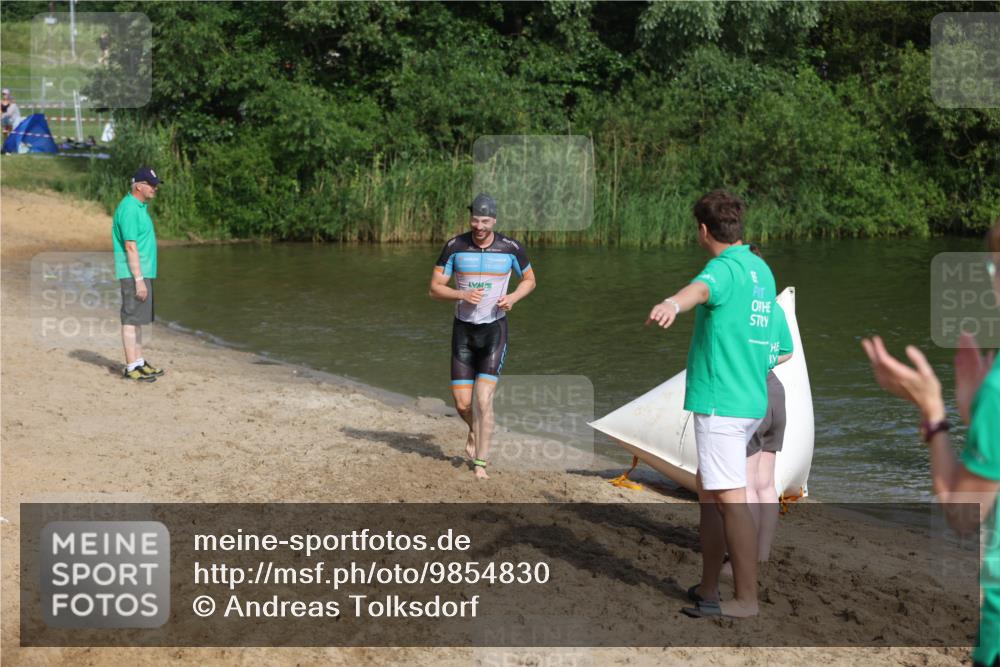 21.06.2026 - 29. Vierlanden-Triathlon Andreas Tolksdorf http://msf.ph/oto/9854830 21.06.2026 08:50:03 Schwimmen 48, 52, 139 meine-sportfotos.de