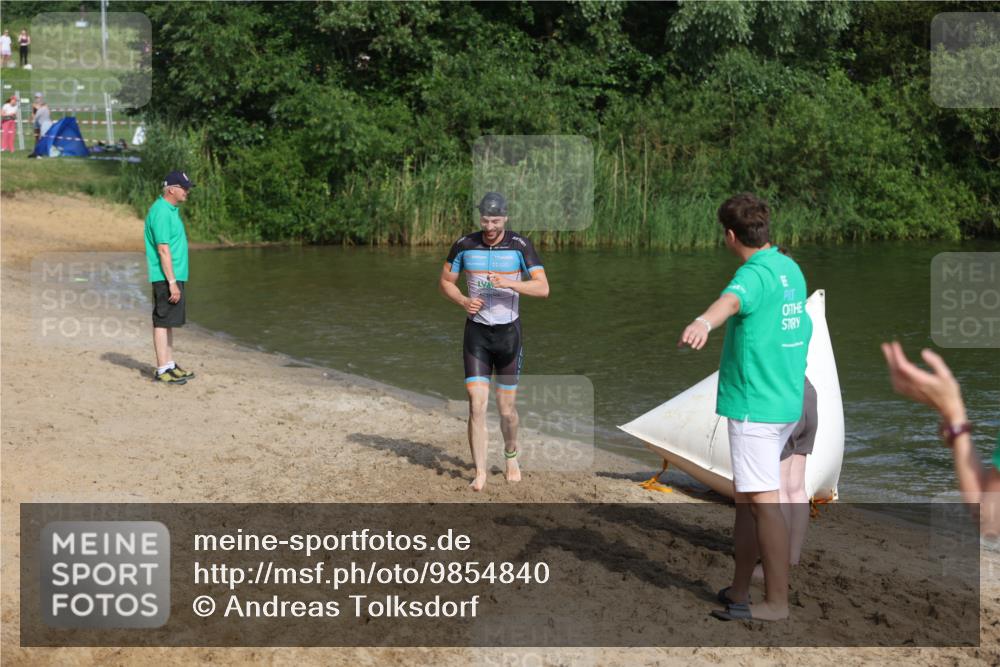 21.06.2026 - 29. Vierlanden-Triathlon Andreas Tolksdorf http://msf.ph/oto/9854840 21.06.2026 08:50:03 Schwimmen 48, 52, 139 meine-sportfotos.de