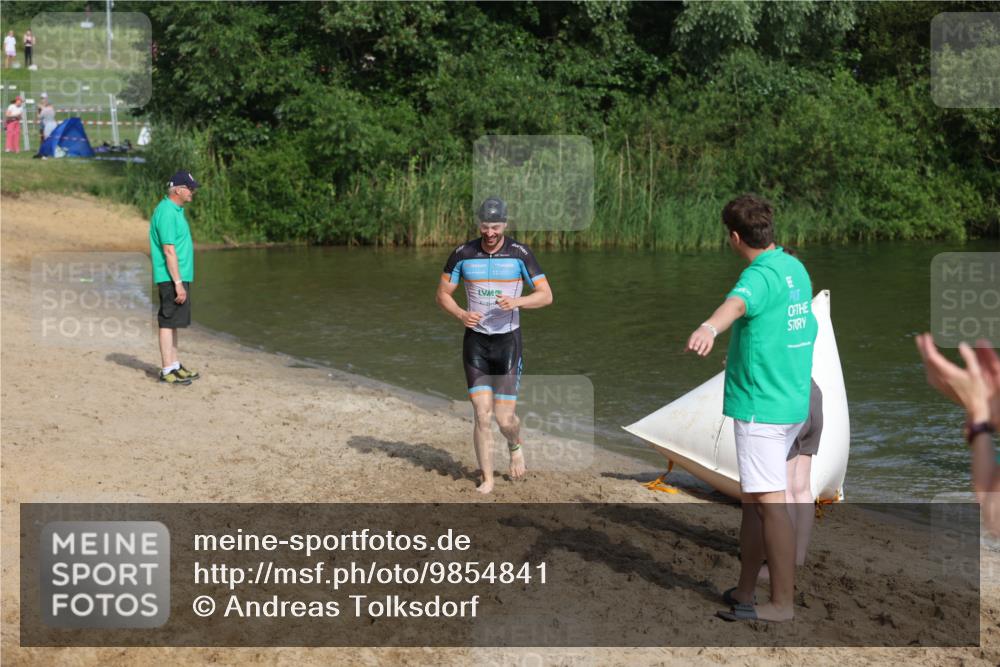 21.06.2026 - 29. Vierlanden-Triathlon Andreas Tolksdorf http://msf.ph/oto/9854841 21.06.2026 08:50:03 Schwimmen 48, 52, 139 meine-sportfotos.de