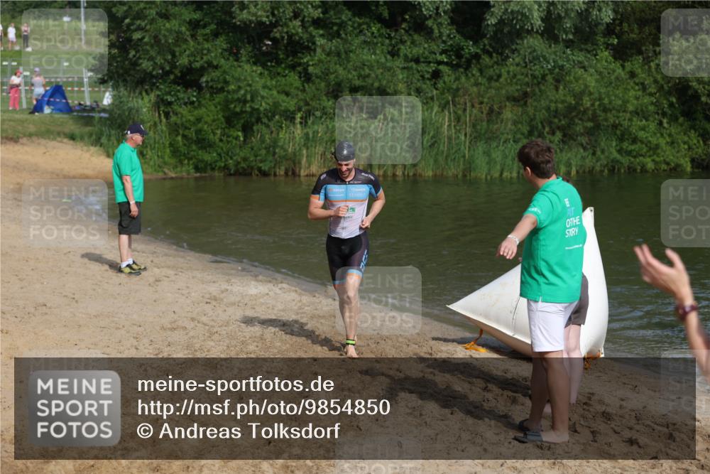 21.06.2026 - 29. Vierlanden-Triathlon Andreas Tolksdorf http://msf.ph/oto/9854850 21.06.2026 08:50:04 Schwimmen 48, 52, 139 meine-sportfotos.de