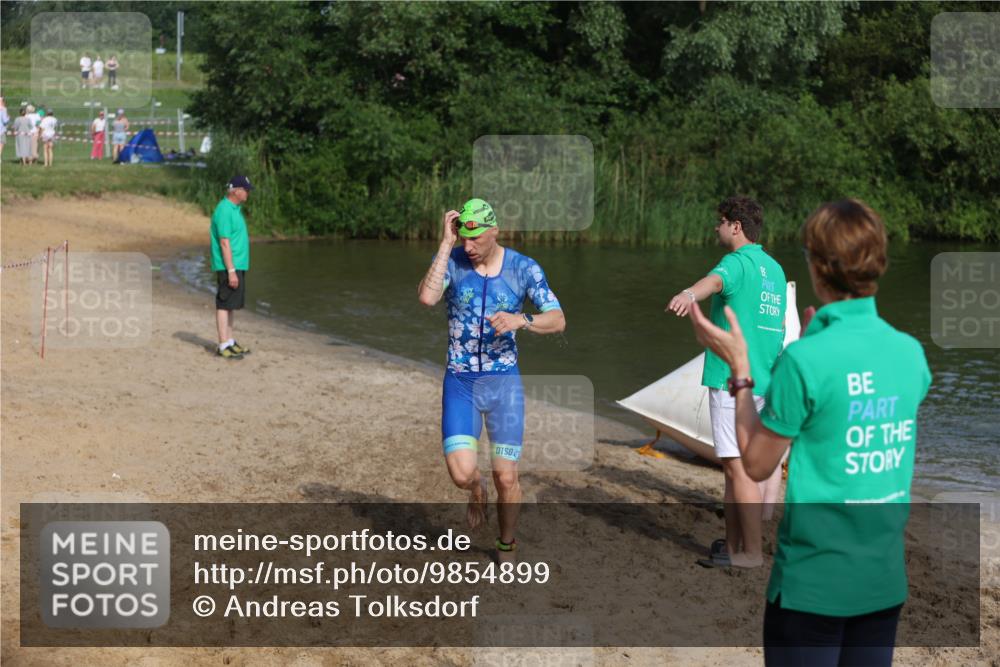21.06.2026 - 29. Vierlanden-Triathlon Andreas Tolksdorf http://msf.ph/oto/9854899 21.06.2026 08:50:12 Schwimmen 115, 139 meine-sportfotos.de