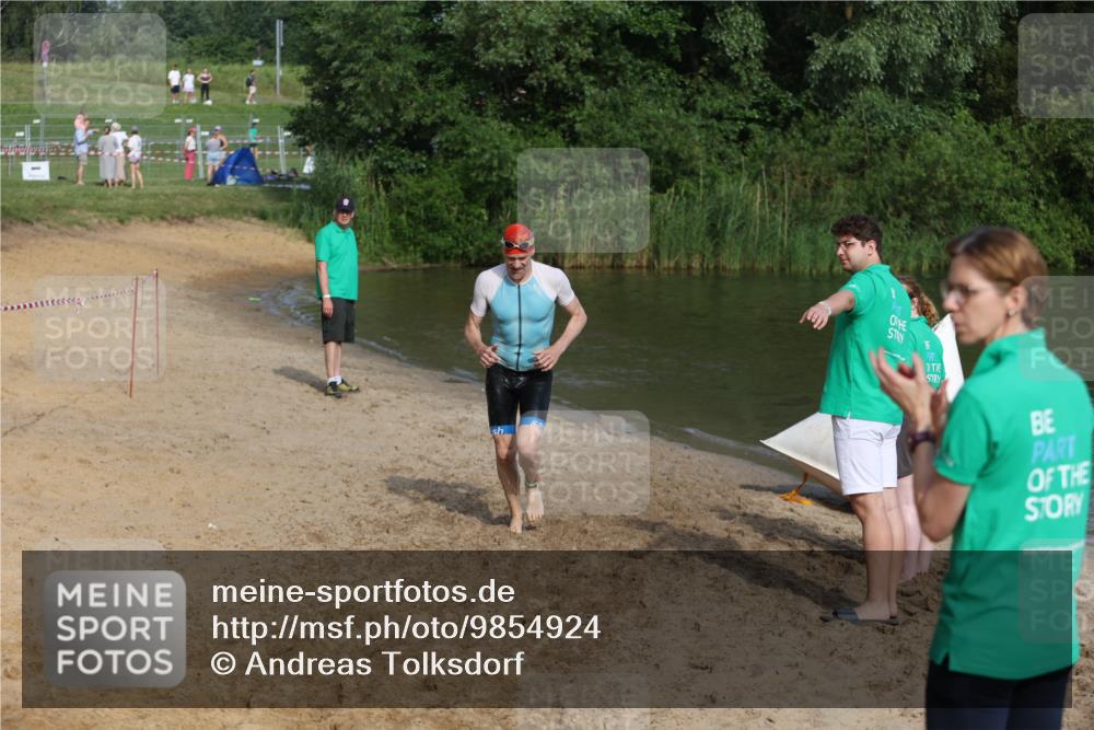 21.06.2026 - 29. Vierlanden-Triathlon Andreas Tolksdorf http://msf.ph/oto/9854924 21.06.2026 08:50:17 Schwimmen 25, 115, 156 meine-sportfotos.de