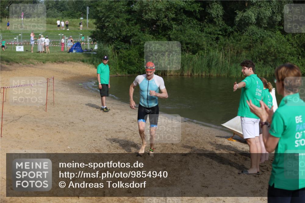 21.06.2026 - 29. Vierlanden-Triathlon Andreas Tolksdorf http://msf.ph/oto/9854940 21.06.2026 08:50:17 Schwimmen 25, 115, 156 meine-sportfotos.de