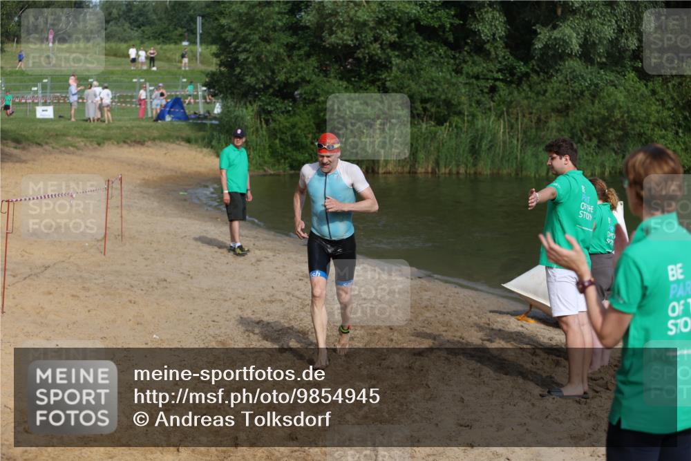 21.06.2026 - 29. Vierlanden-Triathlon Andreas Tolksdorf http://msf.ph/oto/9854945 21.06.2026 08:50:17 Schwimmen 25, 115, 156 meine-sportfotos.de
