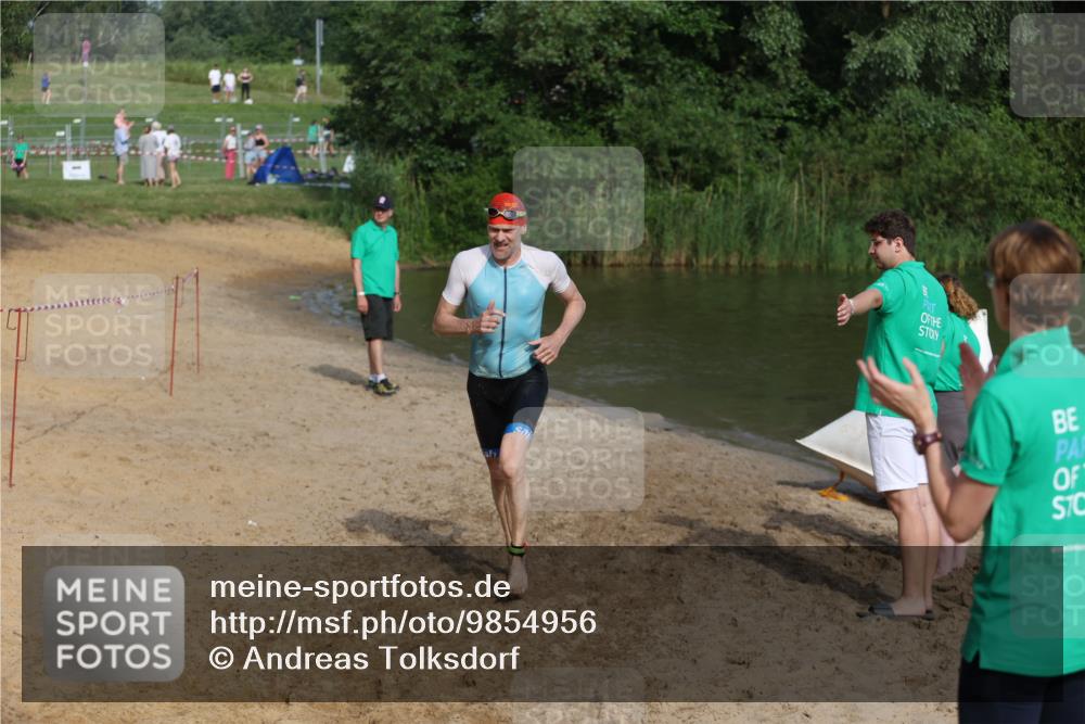 21.06.2026 - 29. Vierlanden-Triathlon Andreas Tolksdorf http://msf.ph/oto/9854956 21.06.2026 08:50:18 Schwimmen 25, 115, 156 meine-sportfotos.de