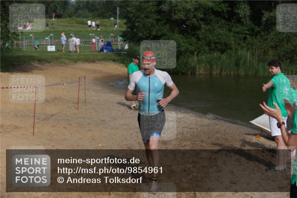 21.06.2026 - 29. Vierlanden-Triathlon Andreas Tolksdorf http://msf.ph/oto/9854961 21.06.2026 08:50:18 Schwimmen 25, 115, 156 meine-sportfotos.de