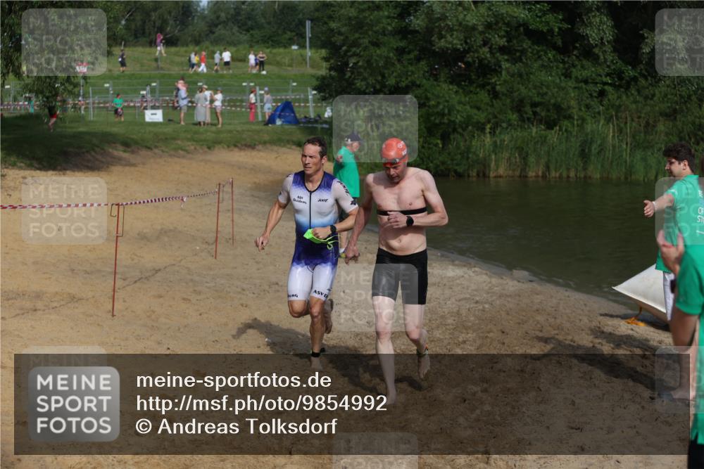 21.06.2026 - 29. Vierlanden-Triathlon Andreas Tolksdorf http://msf.ph/oto/9854992 21.06.2026 08:50:26 Schwimmen 25, 101, 156 meine-sportfotos.de