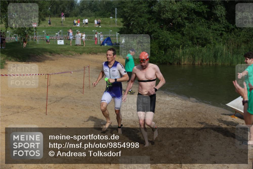 21.06.2026 - 29. Vierlanden-Triathlon Andreas Tolksdorf http://msf.ph/oto/9854998 21.06.2026 08:50:26 Schwimmen 25, 101, 156 meine-sportfotos.de