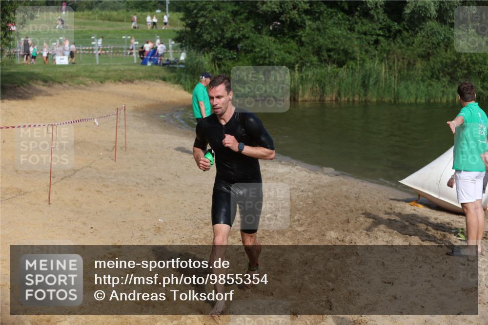 21.06.2026 - 29. Vierlanden-Triathlon Andreas Tolksdorf http://msf.ph/oto/9855354 21.06.2026 08:52:01 Schwimmen 5, 151 meine-sportfotos.de