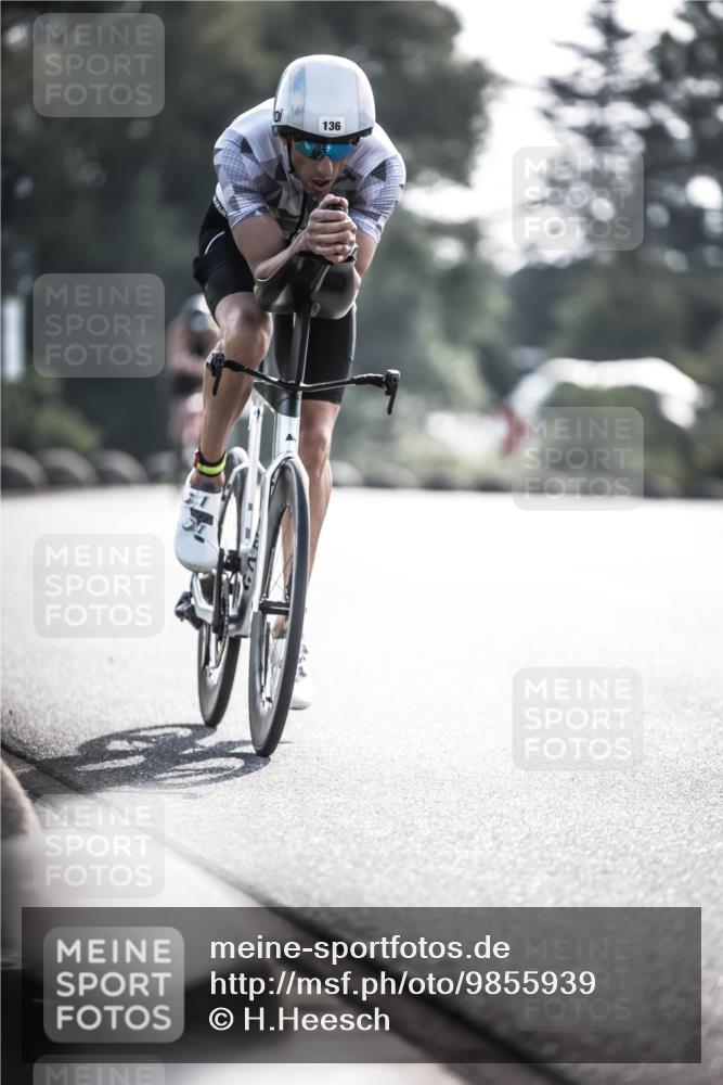 21.06.2026 - 29. Vierlanden-Triathlon H.Heesch http://msf.ph/oto/9855939 21.06.2026 08:57:01 Radfahren 118, 136 meine-sportfotos.de