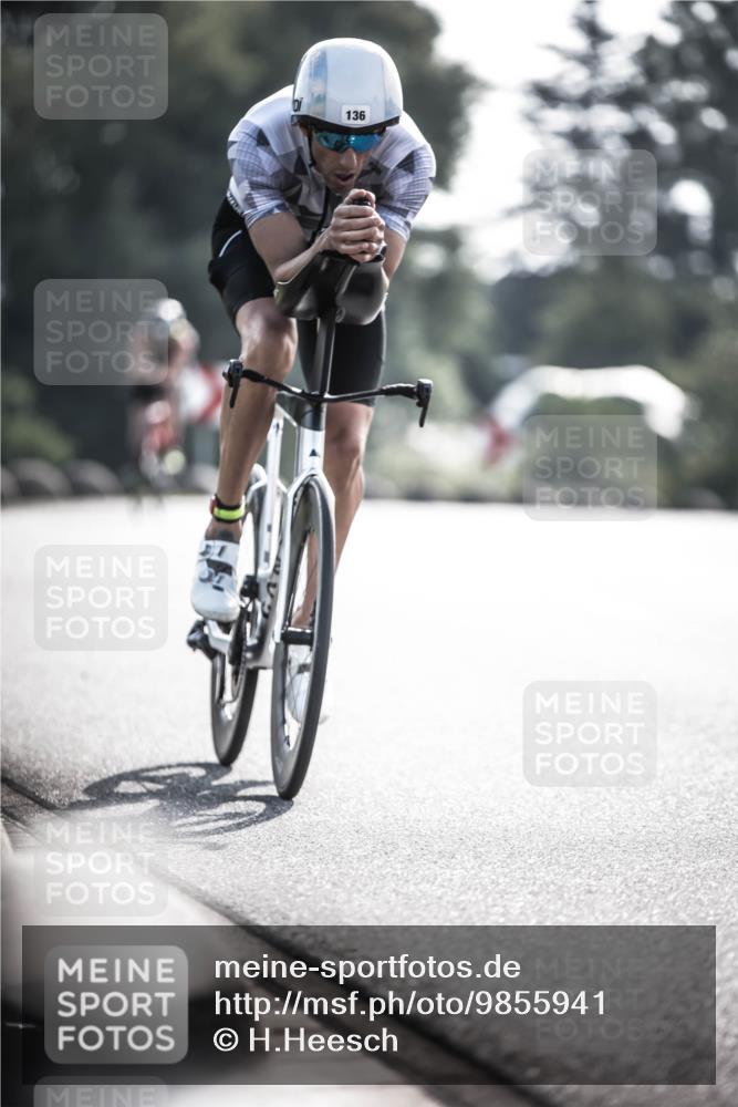 21.06.2026 - 29. Vierlanden-Triathlon H.Heesch http://msf.ph/oto/9855941 21.06.2026 08:57:01 Radfahren 118, 136 meine-sportfotos.de