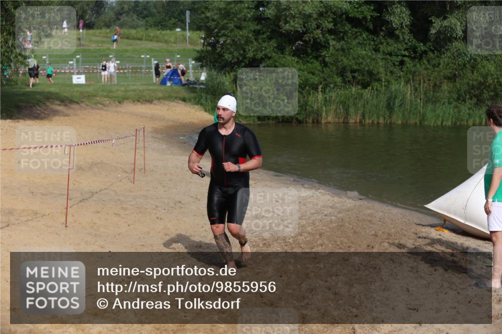 21.06.2026 - 29. Vierlanden-Triathlon Andreas Tolksdorf http://msf.ph/oto/9855956 21.06.2026 08:54:20 Schwimmen 93, 213 meine-sportfotos.de
