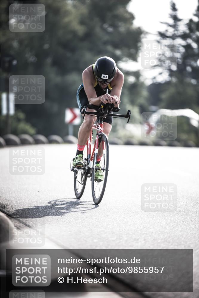 21.06.2026 - 29. Vierlanden-Triathlon H.Heesch http://msf.ph/oto/9855957 21.06.2026 08:57:04 Radfahren 118, 136 meine-sportfotos.de