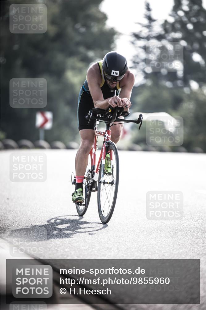 21.06.2026 - 29. Vierlanden-Triathlon H.Heesch http://msf.ph/oto/9855960 21.06.2026 08:57:04 Radfahren 118, 136 meine-sportfotos.de