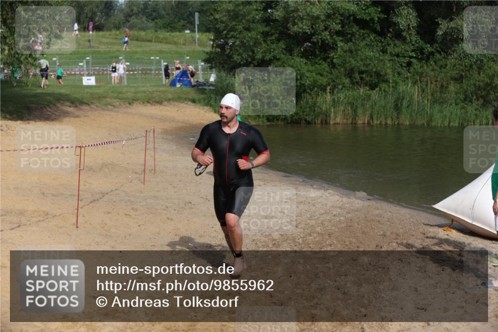 21.06.2026 - 29. Vierlanden-Triathlon Andreas Tolksdorf http://msf.ph/oto/9855962 21.06.2026 08:54:20 Schwimmen 93, 213 meine-sportfotos.de