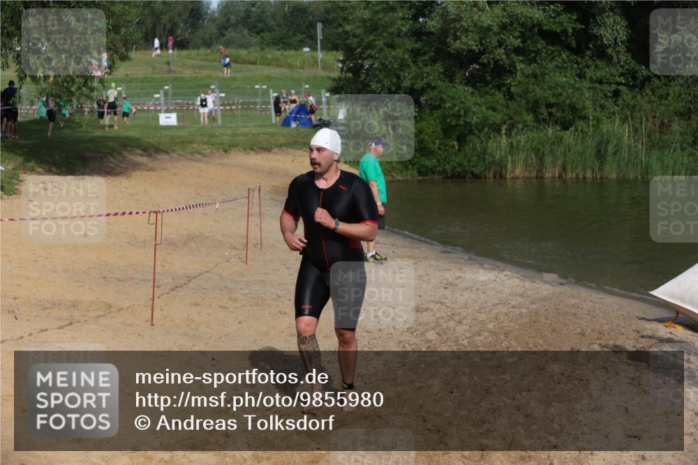 21.06.2026 - 29. Vierlanden-Triathlon Andreas Tolksdorf http://msf.ph/oto/9855980 21.06.2026 08:54:20 Schwimmen 93, 213 meine-sportfotos.de