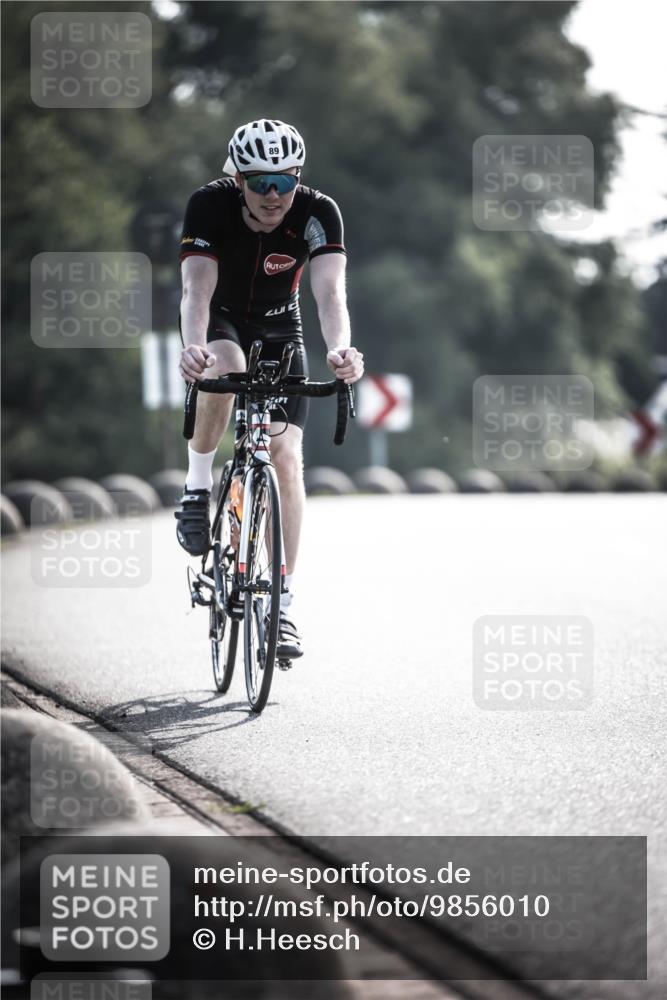 21.06.2026 - 29. Vierlanden-Triathlon H.Heesch http://msf.ph/oto/9856010 21.06.2026 08:57:51 Radfahren 89, 119 meine-sportfotos.de