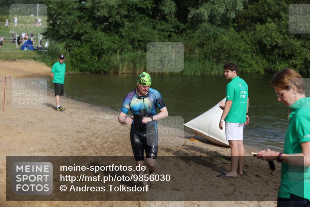21.06.2026 - 29. Vierlanden-Triathlon Andreas Tolksdorf http://msf.ph/oto/9856030 21.06.2026 08:54:32 Schwimmen 213 meine-sportfotos.de