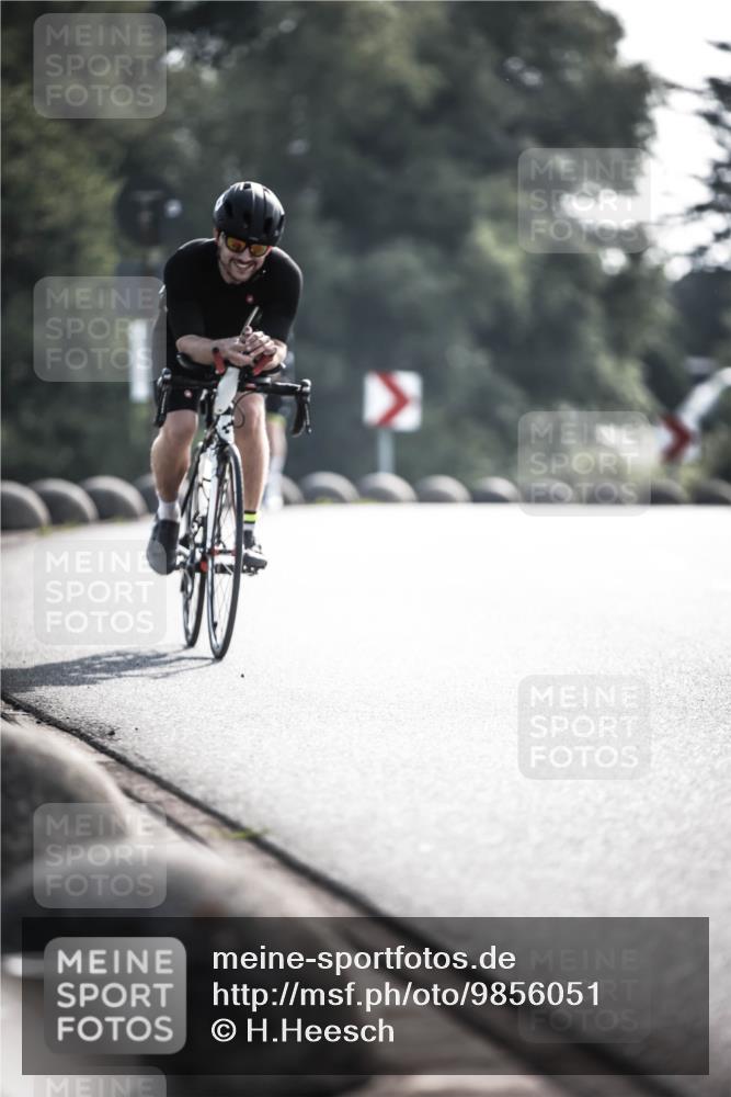 21.06.2026 - 29. Vierlanden-Triathlon H.Heesch http://msf.ph/oto/9856051 21.06.2026 08:58:02 Radfahren 40, 90 meine-sportfotos.de