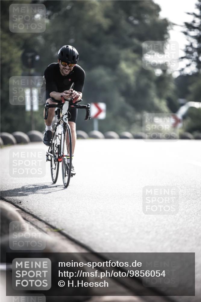 21.06.2026 - 29. Vierlanden-Triathlon H.Heesch http://msf.ph/oto/9856054 21.06.2026 08:58:02 Radfahren 40, 90 meine-sportfotos.de