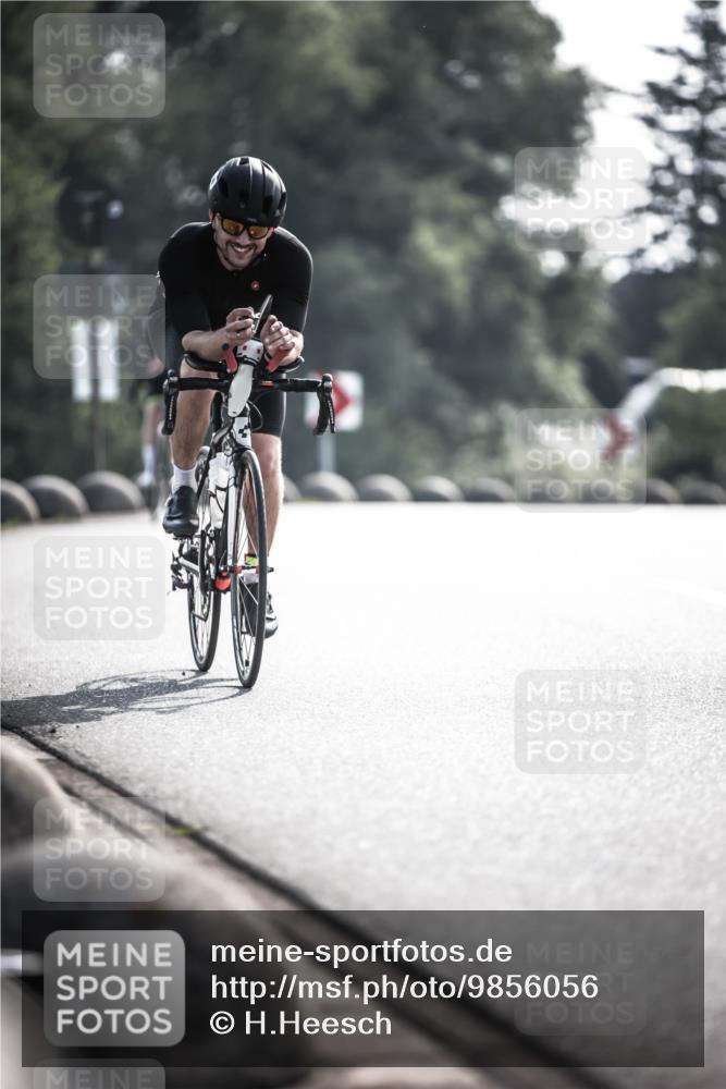21.06.2026 - 29. Vierlanden-Triathlon H.Heesch http://msf.ph/oto/9856056 21.06.2026 08:58:02 Radfahren 40, 90 meine-sportfotos.de