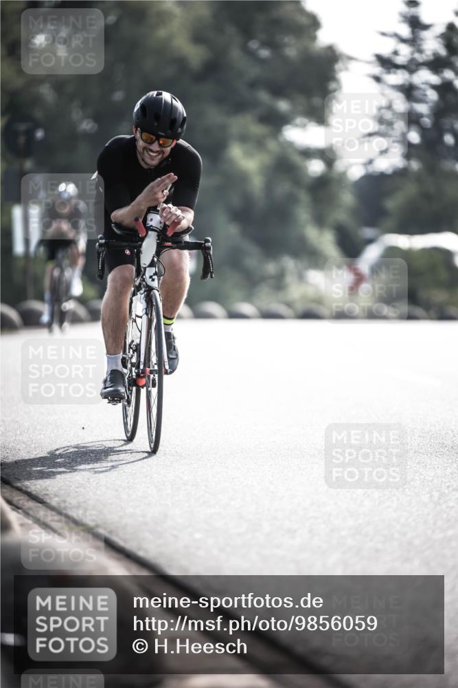 21.06.2026 - 29. Vierlanden-Triathlon H.Heesch http://msf.ph/oto/9856059 21.06.2026 08:58:02 Radfahren 40, 90 meine-sportfotos.de