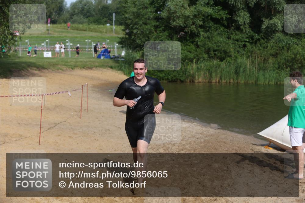21.06.2026 - 29. Vierlanden-Triathlon Andreas Tolksdorf http://msf.ph/oto/9856065 21.06.2026 08:55:01 Schwimmen 19 meine-sportfotos.de