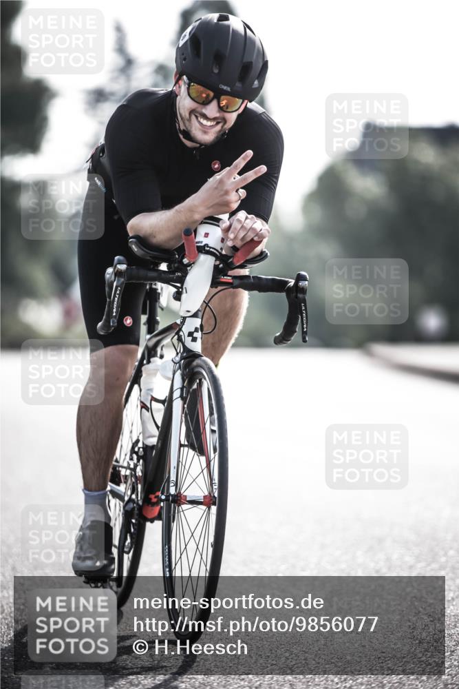 21.06.2026 - 29. Vierlanden-Triathlon H.Heesch http://msf.ph/oto/9856077 21.06.2026 08:58:03 Radfahren 40, 90 meine-sportfotos.de
