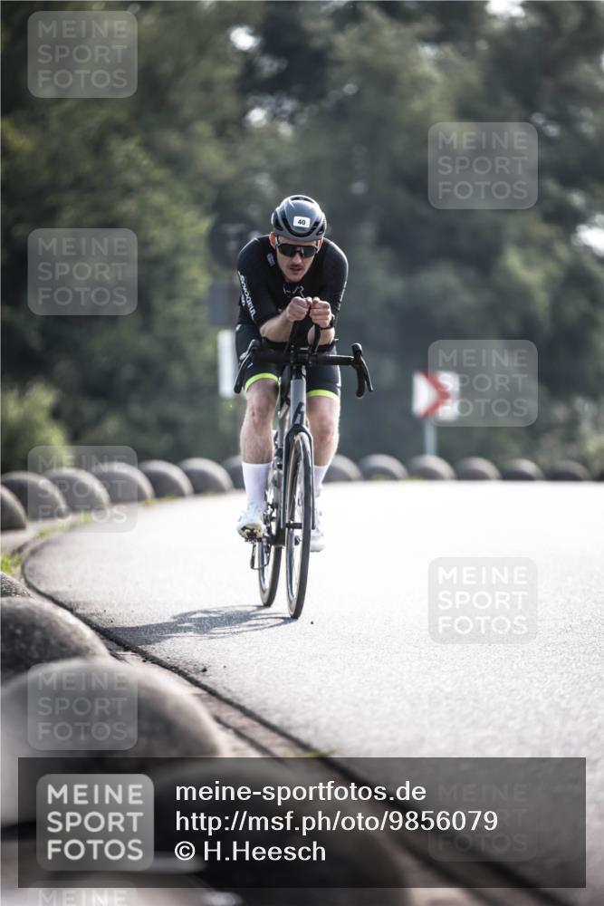 21.06.2026 - 29. Vierlanden-Triathlon H.Heesch http://msf.ph/oto/9856079 21.06.2026 08:58:05 Radfahren 40, 90 meine-sportfotos.de
