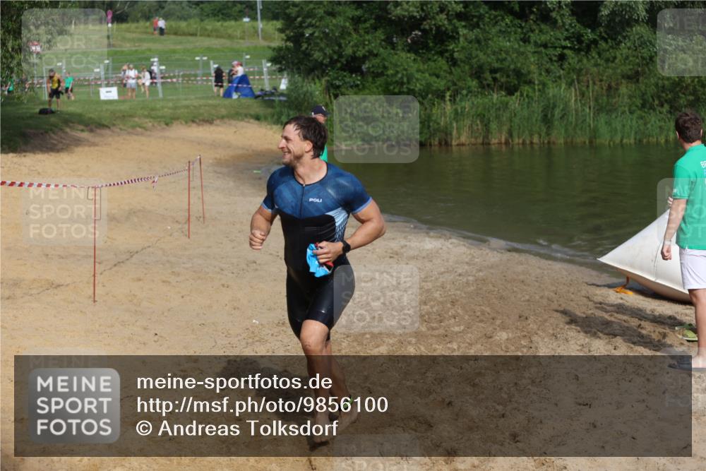 21.06.2026 - 29. Vierlanden-Triathlon Andreas Tolksdorf http://msf.ph/oto/9856100 21.06.2026 08:55:35 Schwimmen 113, 191 meine-sportfotos.de