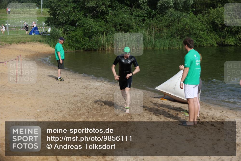 21.06.2026 - 29. Vierlanden-Triathlon Andreas Tolksdorf http://msf.ph/oto/9856111 21.06.2026 08:55:40 Schwimmen 94, 191 meine-sportfotos.de
