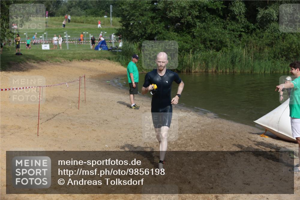 21.06.2026 - 29. Vierlanden-Triathlon Andreas Tolksdorf http://msf.ph/oto/9856198 21.06.2026 08:55:56 Schwimmen 87, 138 meine-sportfotos.de