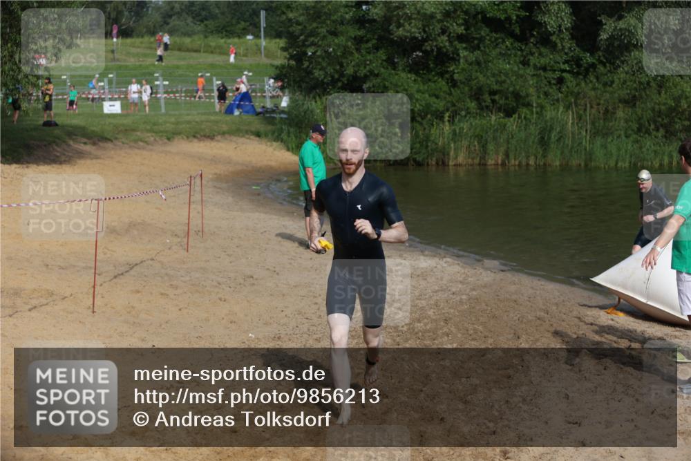 21.06.2026 - 29. Vierlanden-Triathlon Andreas Tolksdorf http://msf.ph/oto/9856213 21.06.2026 08:55:56 Schwimmen 87, 138 meine-sportfotos.de