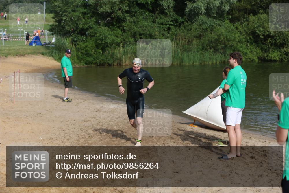 21.06.2026 - 29. Vierlanden-Triathlon Andreas Tolksdorf http://msf.ph/oto/9856264 21.06.2026 08:56:00 Schwimmen 138 meine-sportfotos.de