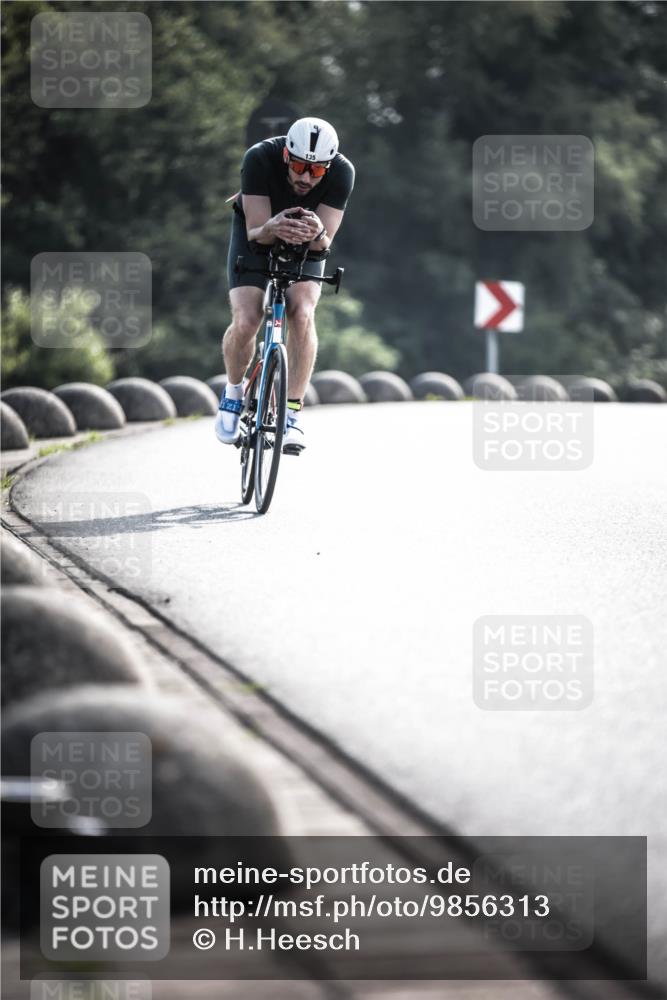 21.06.2026 - 29. Vierlanden-Triathlon H.Heesch http://msf.ph/oto/9856313 21.06.2026 08:59:48 Radfahren 135 meine-sportfotos.de