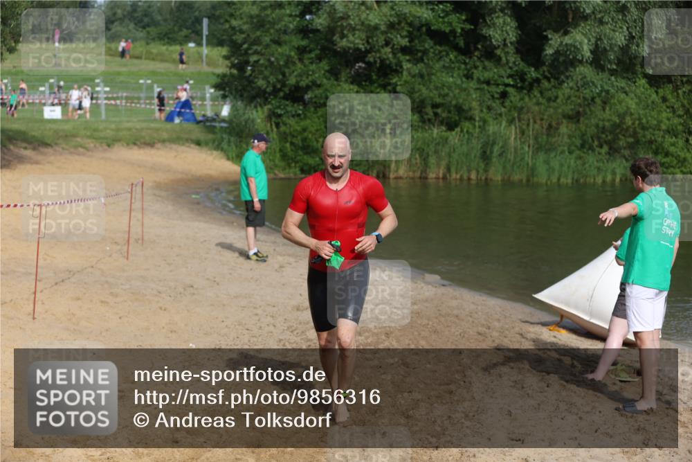 21.06.2026 - 29. Vierlanden-Triathlon Andreas Tolksdorf http://msf.ph/oto/9856316 21.06.2026 08:56:19 Schwimmen 121 meine-sportfotos.de