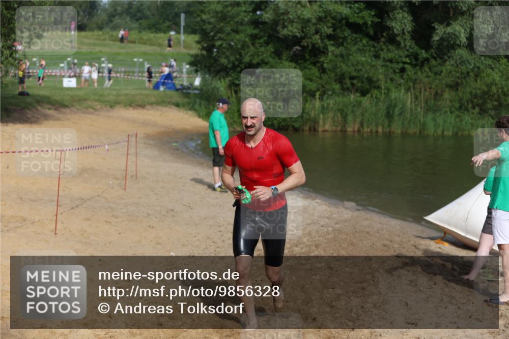 21.06.2026 - 29. Vierlanden-Triathlon Andreas Tolksdorf http://msf.ph/oto/9856328 21.06.2026 08:56:19 Schwimmen 121 meine-sportfotos.de