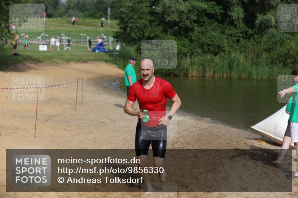21.06.2026 - 29. Vierlanden-Triathlon Andreas Tolksdorf http://msf.ph/oto/9856330 21.06.2026 08:56:19 Schwimmen 121 meine-sportfotos.de