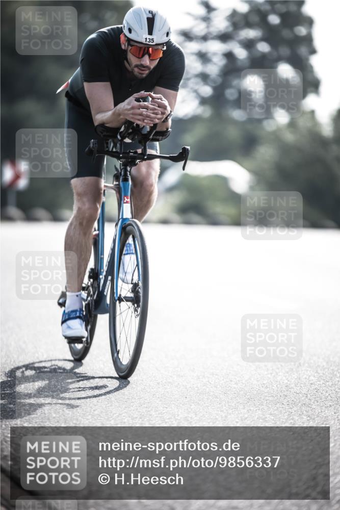 21.06.2026 - 29. Vierlanden-Triathlon H.Heesch http://msf.ph/oto/9856337 21.06.2026 08:59:49 Radfahren 135 meine-sportfotos.de