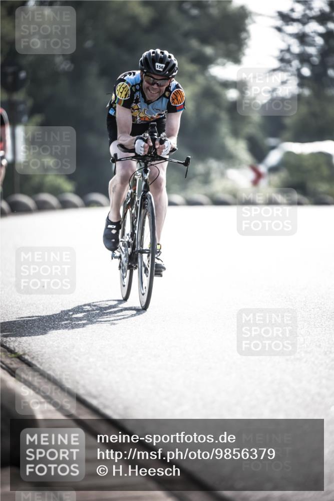 21.06.2026 - 29. Vierlanden-Triathlon H.Heesch http://msf.ph/oto/9856379 21.06.2026 09:00:35 Radfahren 48, 156 meine-sportfotos.de