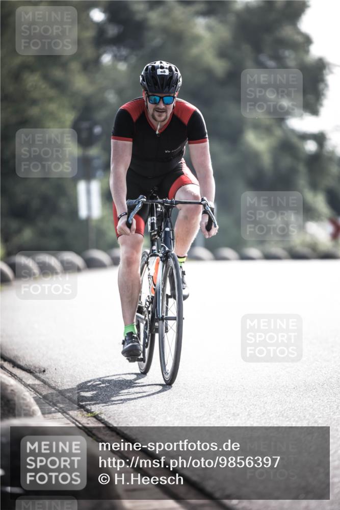 21.06.2026 - 29. Vierlanden-Triathlon H.Heesch http://msf.ph/oto/9856397 21.06.2026 09:00:37 Radfahren 48, 156 meine-sportfotos.de